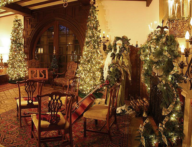 Christmas Tours in Florida: Pinewood Estate at Bok Tower