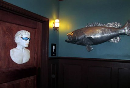 floridatraveler BOATHOUSE bathroom and fish