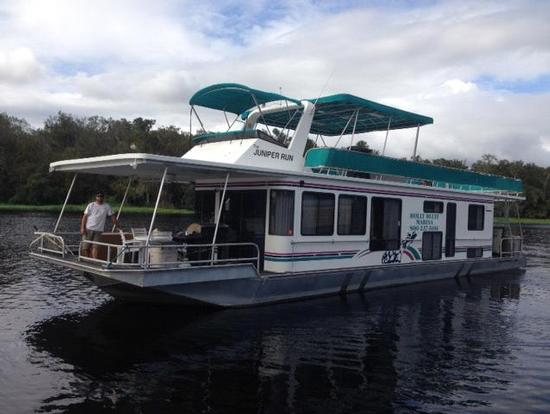 floridatraveler st johns 60-Foot-10-Sleeper-Executive-Houseboat-Media-1-