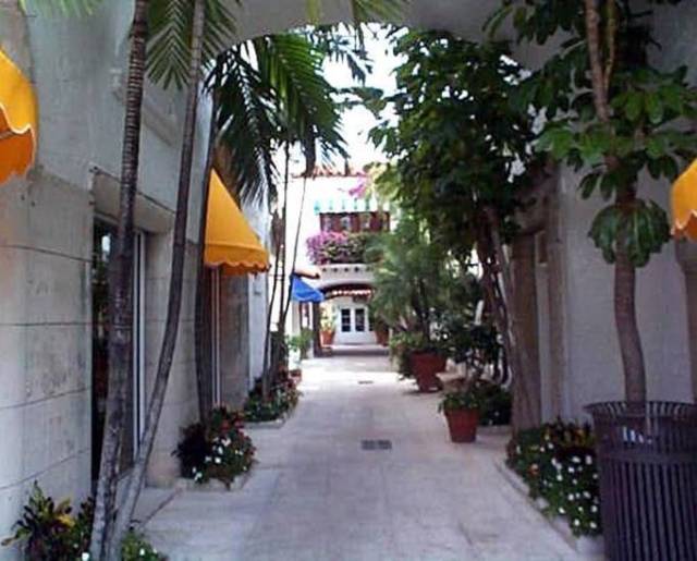 FLORIDATRAVELER PB mizner alleyway