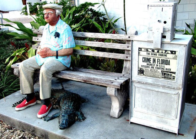 floridatraveler-sarasota-gator-and-tourist