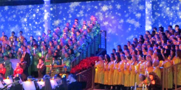 FLORIDATRAVELER epcot candlelight-processional-choir