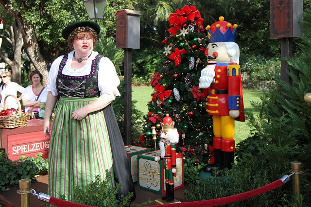 floridatraveler EPCOT GERMAN storyteller christmas