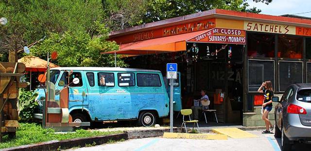 floridatraveler SATCHELS PIZZA 1
